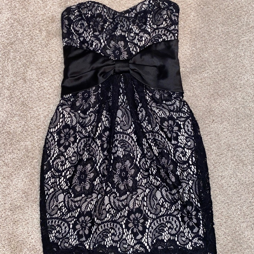 Short black lace prom cocktail dress